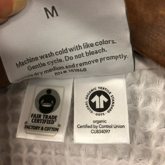 Boll & Branch waffle 100% organic cotton bathrobe - Picture 3 of 6